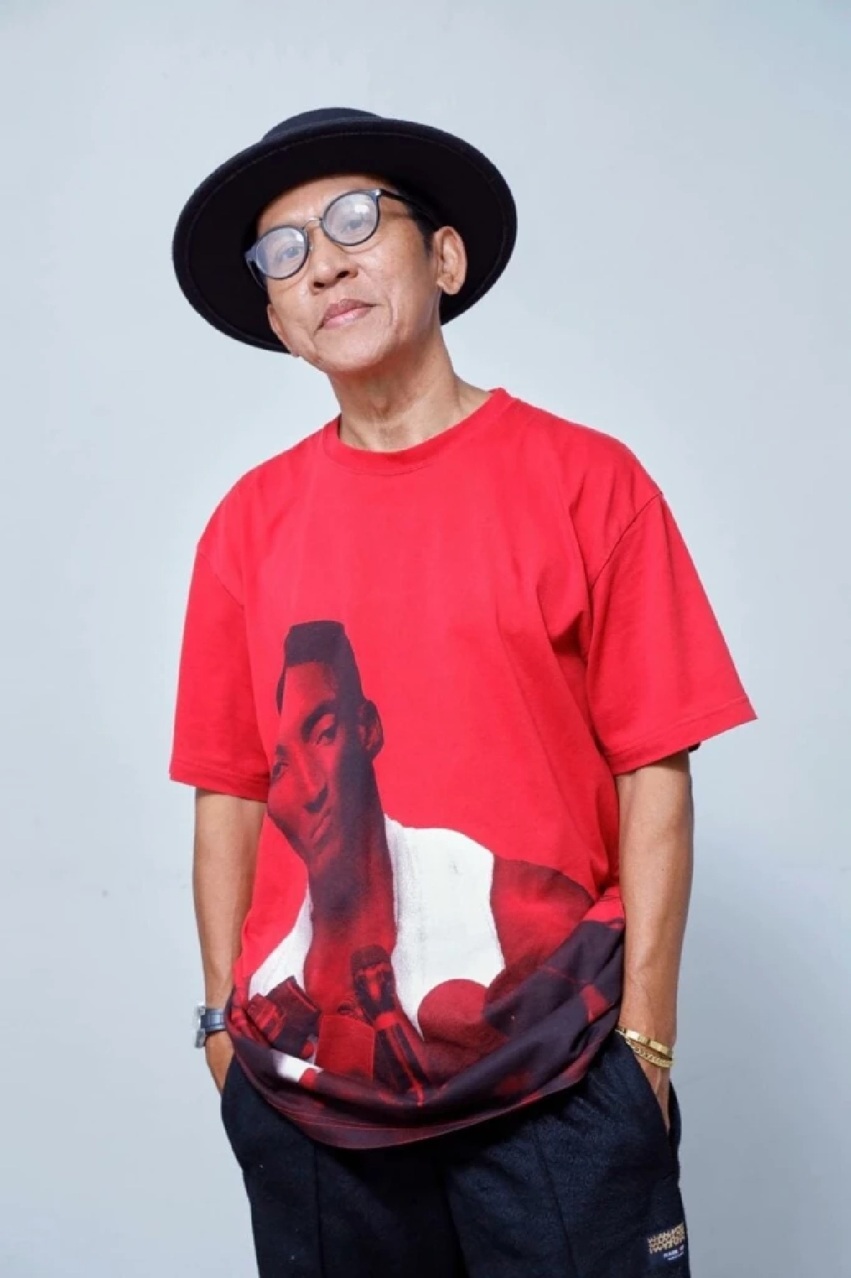 ‘หลุยส์ ชวนชื่น’ ซัดเดือด!ถูกรังควานกลางกองถ่าย ทิ้งบอมบ์มีนักร้อง น. อยู่ในเหตุการณ์?