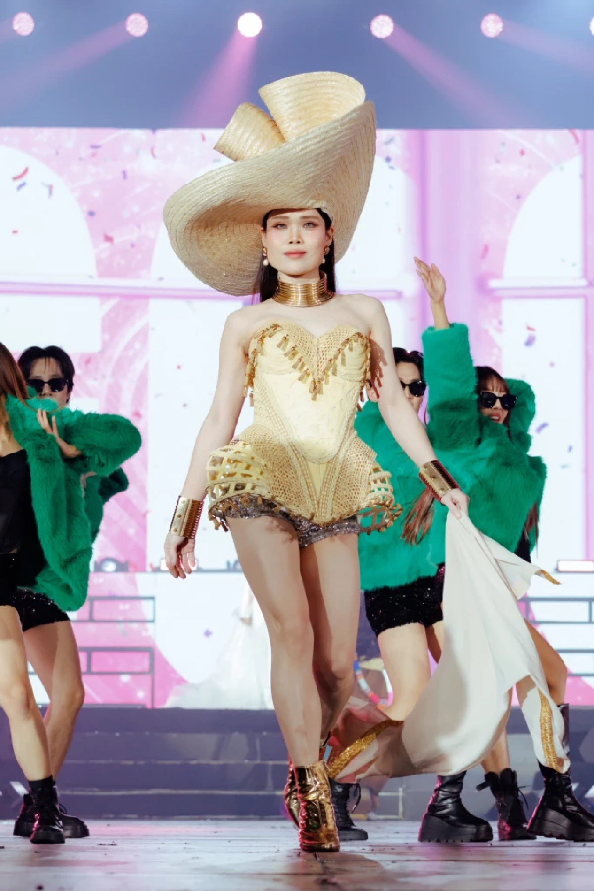 'เทยแฟร์ พวกแกเป็นไงมั่ง' FC แน่นฮอลล์ ประมวลภาพ ซึ้งทุกโมเมนต์