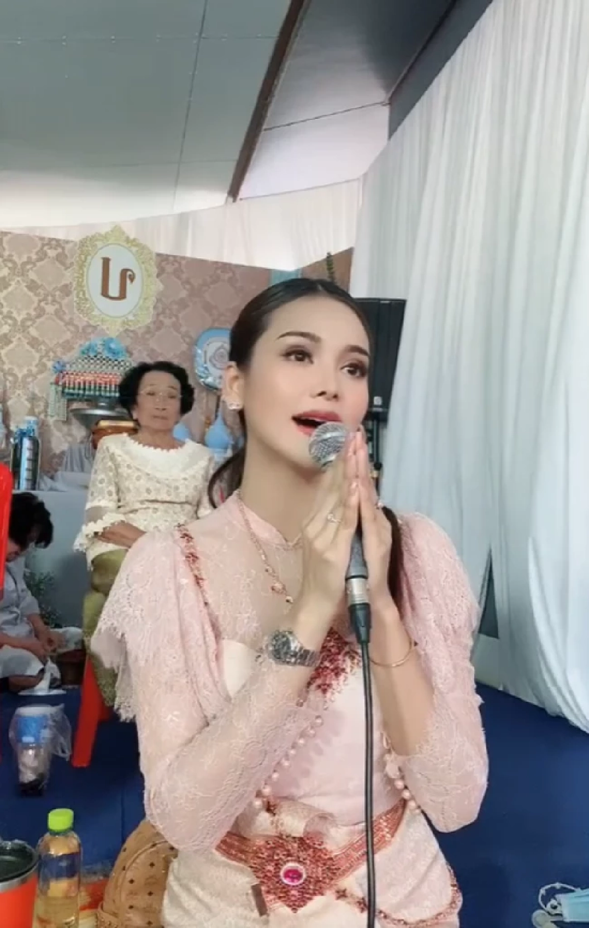 เปิดราคา'อิงฟ้า วราหะ' จ้างทำขวัญนาค อึ้งทั้งโซเชียล แต่คุ้ม?