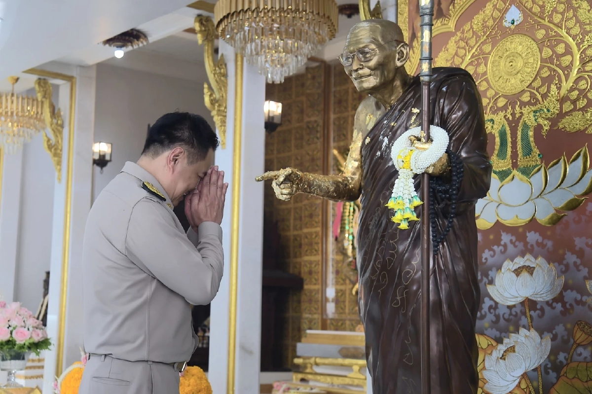 อนุทิน สักการะ "ศาลปู่ดำ - ตราแผ่นดิน" รอบที่ 4 ขอพรสิ่งศักดิ์สิทธิ์