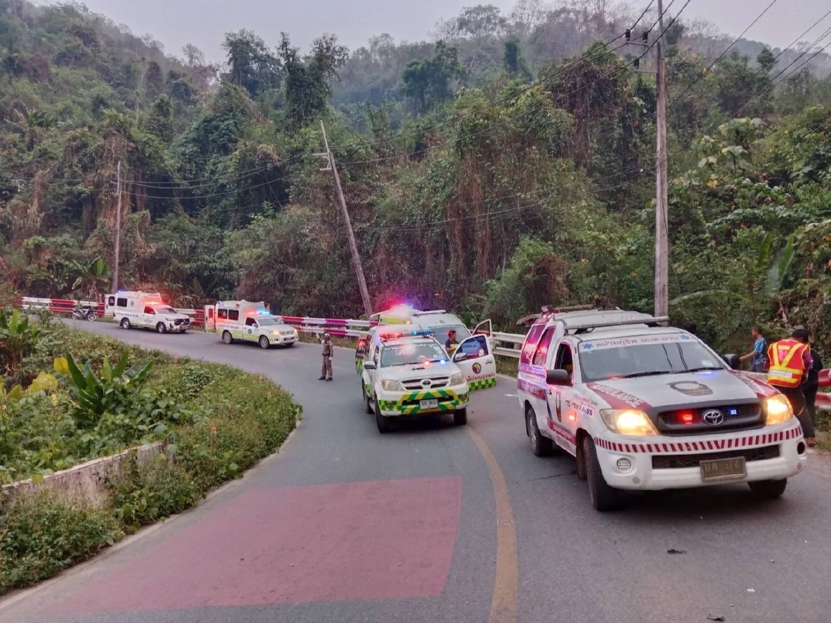 โค้งมรณะ เซ่น 8 ชีวิจ กระบะเสียหลักแหกโค้งทางไปบ่อเกลือ เจ็บสาหัสอีกนับสิบ