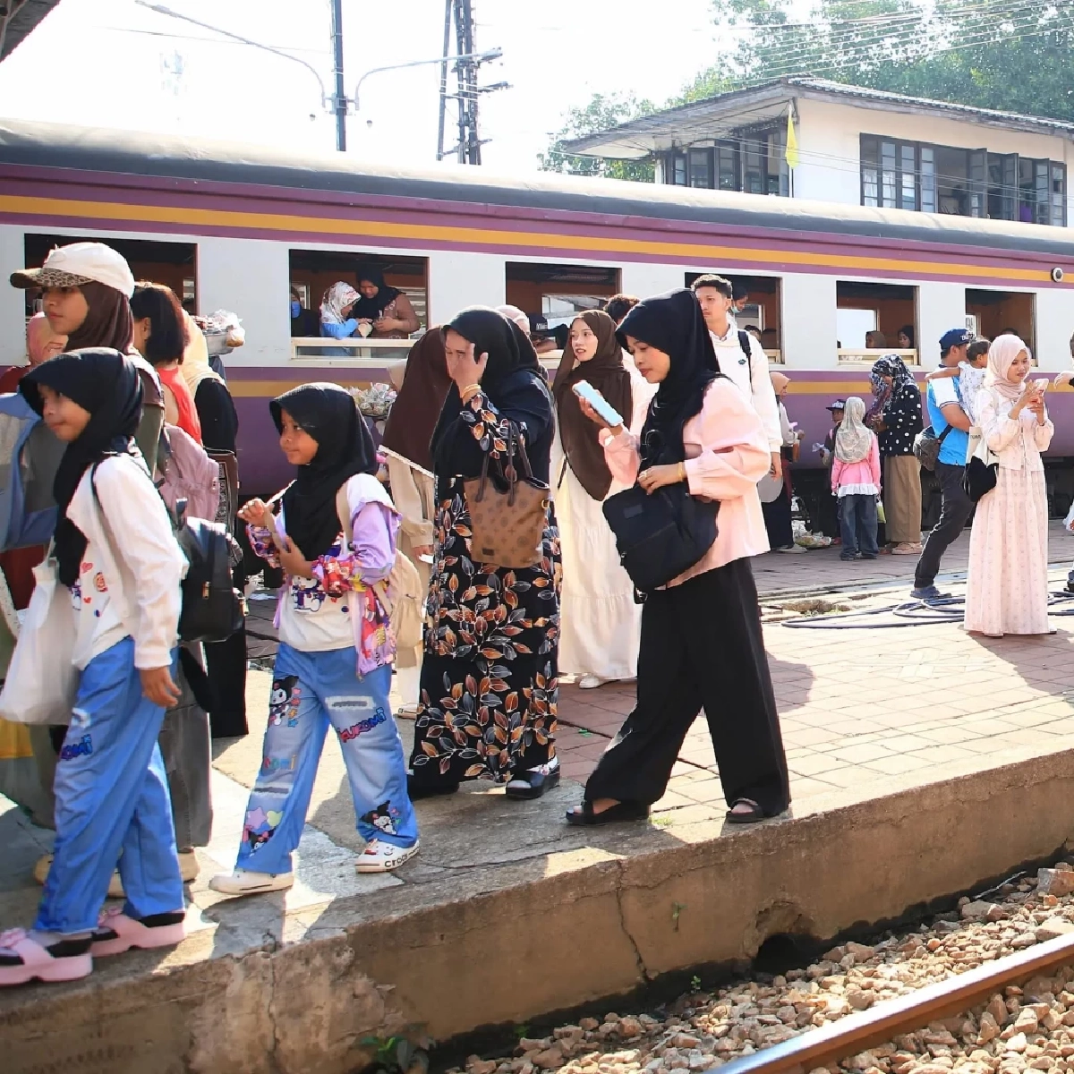 ชาวยะลา หันใช้รถไฟมากขึ้น ลดภาระค่าน้ำมันรถได้กว่าเท่าตัว!