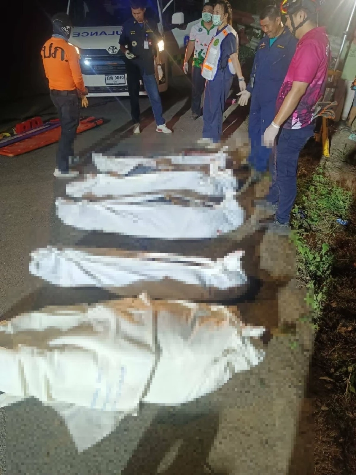 โค้งมรณะ เซ่น 8 ชีวิจ กระบะเสียหลักแหกโค้งทางไปบ่อเกลือ เจ็บสาหัสอีกนับสิบ