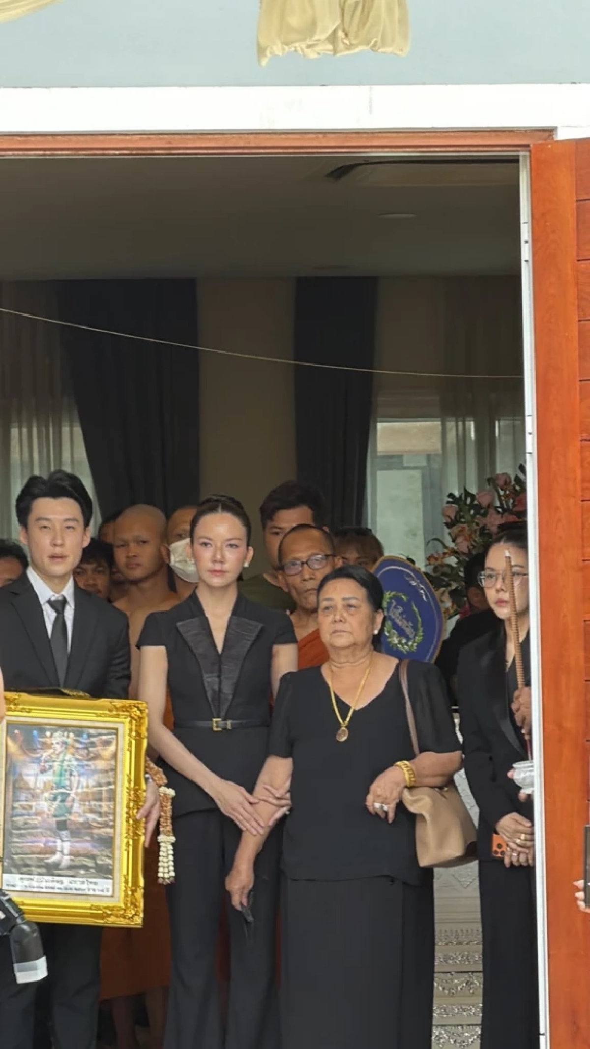 เลขเด็ด เลขทะเบียนรถ เลขรถเคลื่อนร่าง พิธีฌาปนกิจ คุณพ่อ "จ๊ะ นงผณี"