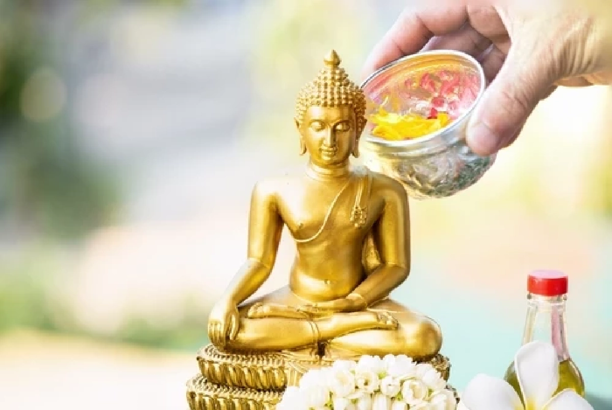 เปิดคู่มือ "สรงน้ำพระ" มหาสงกรานต์ 2569 ขั้นตอนมงคล "ชำระล้าง-เริ่มต้นใหม่"