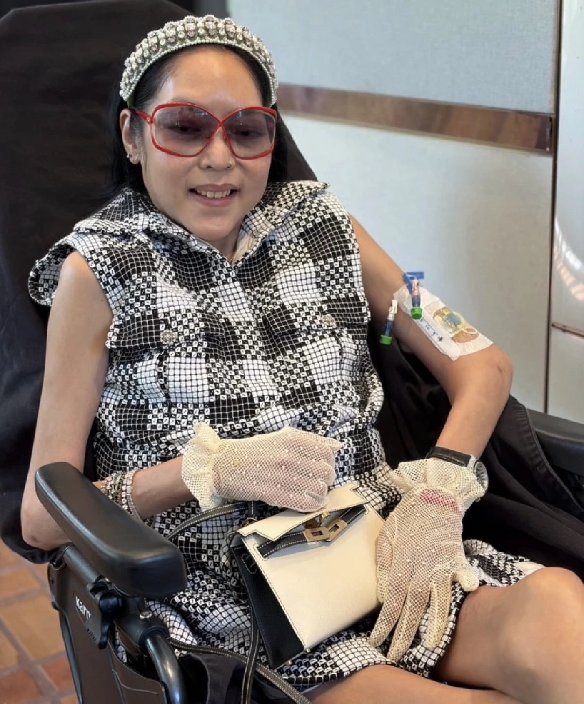 นาทีบีบหัวใจ! คุณหญิงแมงมุม หยุดหายใจเฉียบพลัน แอดมิท ICU ใส่ท่อช่วยหายใจ