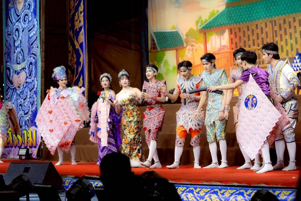 ตอกย้ำ 'แบงค์ ศรราม - โมบาย พิมรภัส' เสิร์ฟโมเมนต์หวาน คู่จิ้นลิเกแห่งปี