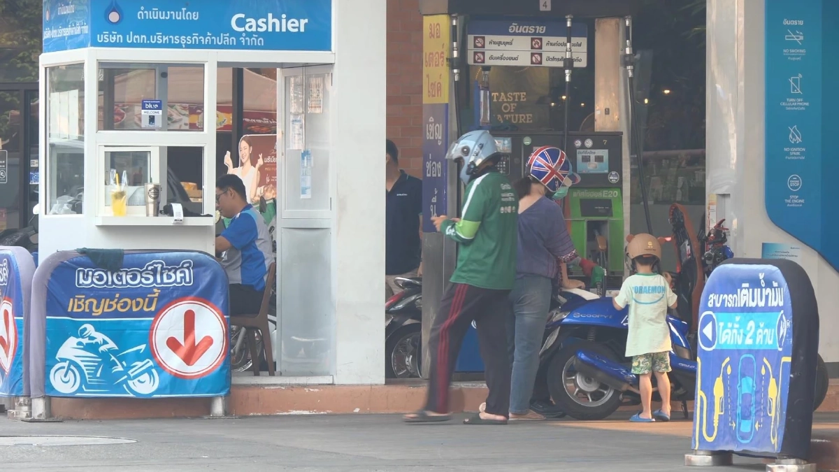 ชีวิตไม่สิ้นก็ดิ้นกันต่อ! ชาวเชียงใหม่แห่เข้าปั๊มแต่เช้า เมล์แดงโอด น้ำมันขึ้นแต่ยังต้องเติม