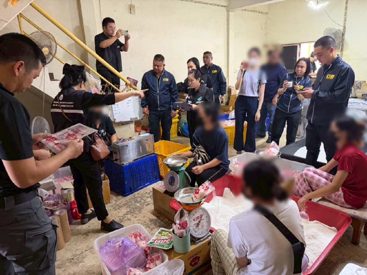 CIB ทลายโรงงาน “ผงชูรสปลอม” กลางกรุง ลอบส่งขายข้ามจังหวัด กระจายตามตลาดดัง