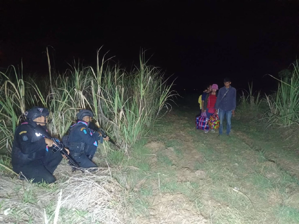 ฉก.อรัญประเทศ สกัดจับ แรงงานกัมพูชา 5 ราย พร้อมทารก ลอบเข้าไทย มุ่งหน้าหางานก่อสร้าง