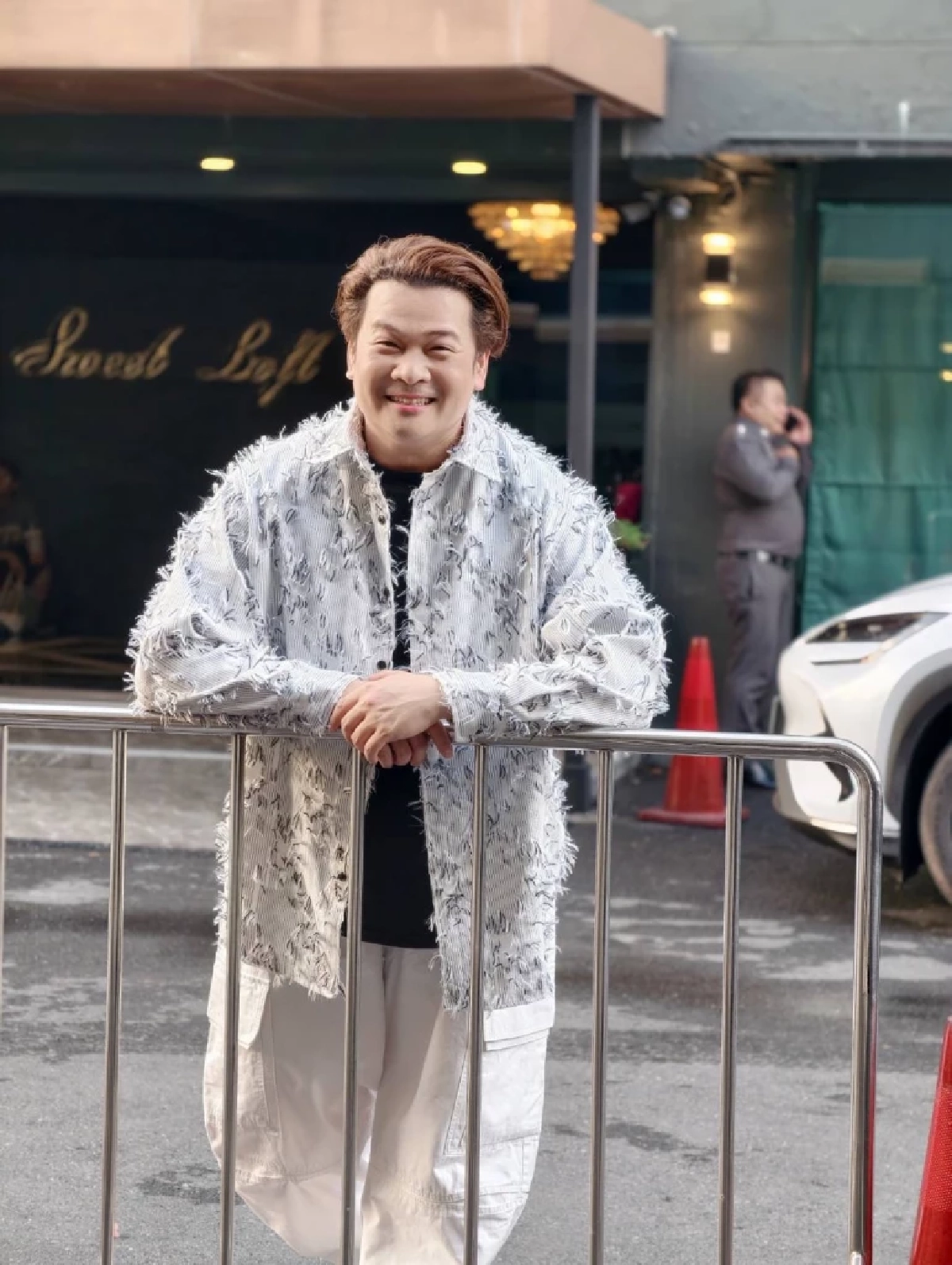 ฮือฮาหนัก! "วิน เวคิน" สลัดคราบนักร้อง ไปเป็นหนุ่มบาร์โฮส