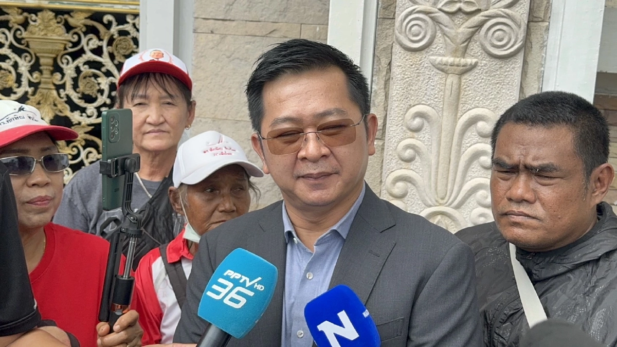 ครั้งสุดท้ายในเรือนจำ! "ทักษิณ" สวมกอดครอบครัวสุดชื่นมื่น ก่อนลุ้นผลอนุมัติพักโทษ