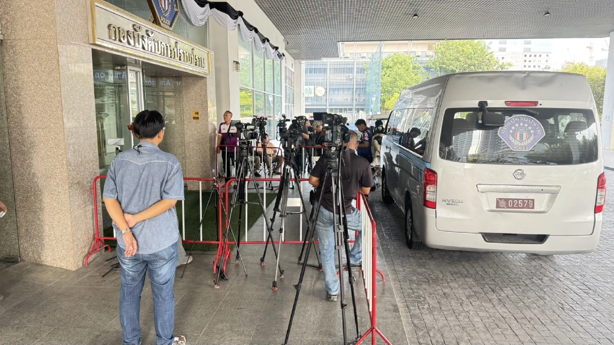 กองปราบ คุมตัว "อัจฉริยะ" พร้อมพวก ฝากขังศาล สับขาหลอกเลี่ยงเจอสื่อ