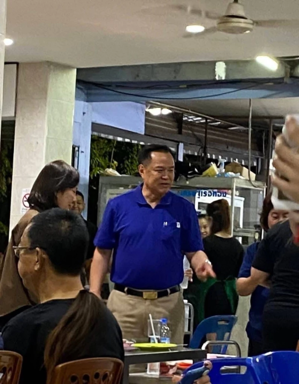 "อนุทิน" ควง "เนวิน" หม่ำส้มตำร้านดังดุสิต ชื่นมื่นหลังโปรดเกล้าฯ ครม. 35 ราย