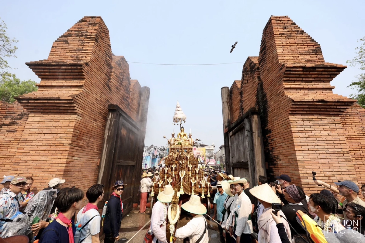 แห่ส่องเลข 'พระพุทธสิหิงค์' เชียงใหม่ ลุ้น 16/4/69 โชคปี๋ใหม่เมือง