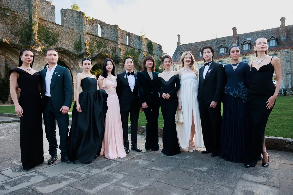 หล่อหยุดเวลา! 'กลัฟ คณาวุฒิ' เฉิดฉายปารีส กระทบไหล่ซุปตาร์ระดับโลก