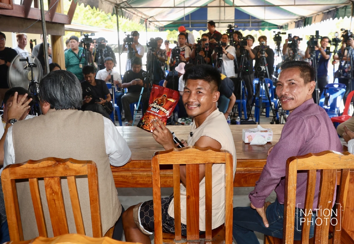 รถถัง จิตเมืองนนท์" แถลงข่าวปมถูกฟ้อง ย้ำยังรักเคารพ "บอสชาตรี"