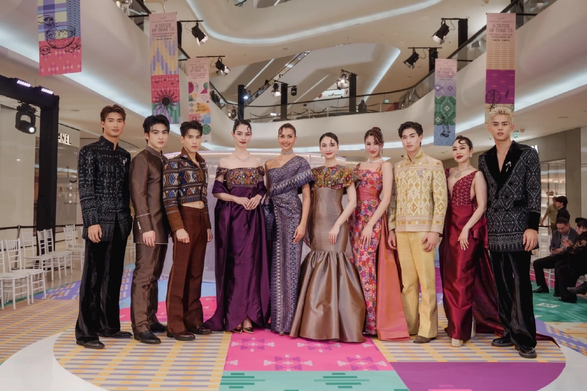 สะกดตา! 'อภิมหาเศรษฐี–ซุปตาร์ไทย' ฟินาเล่ ทำถึงเกิ้น  New Col. 'The Passion of Thai Silk'