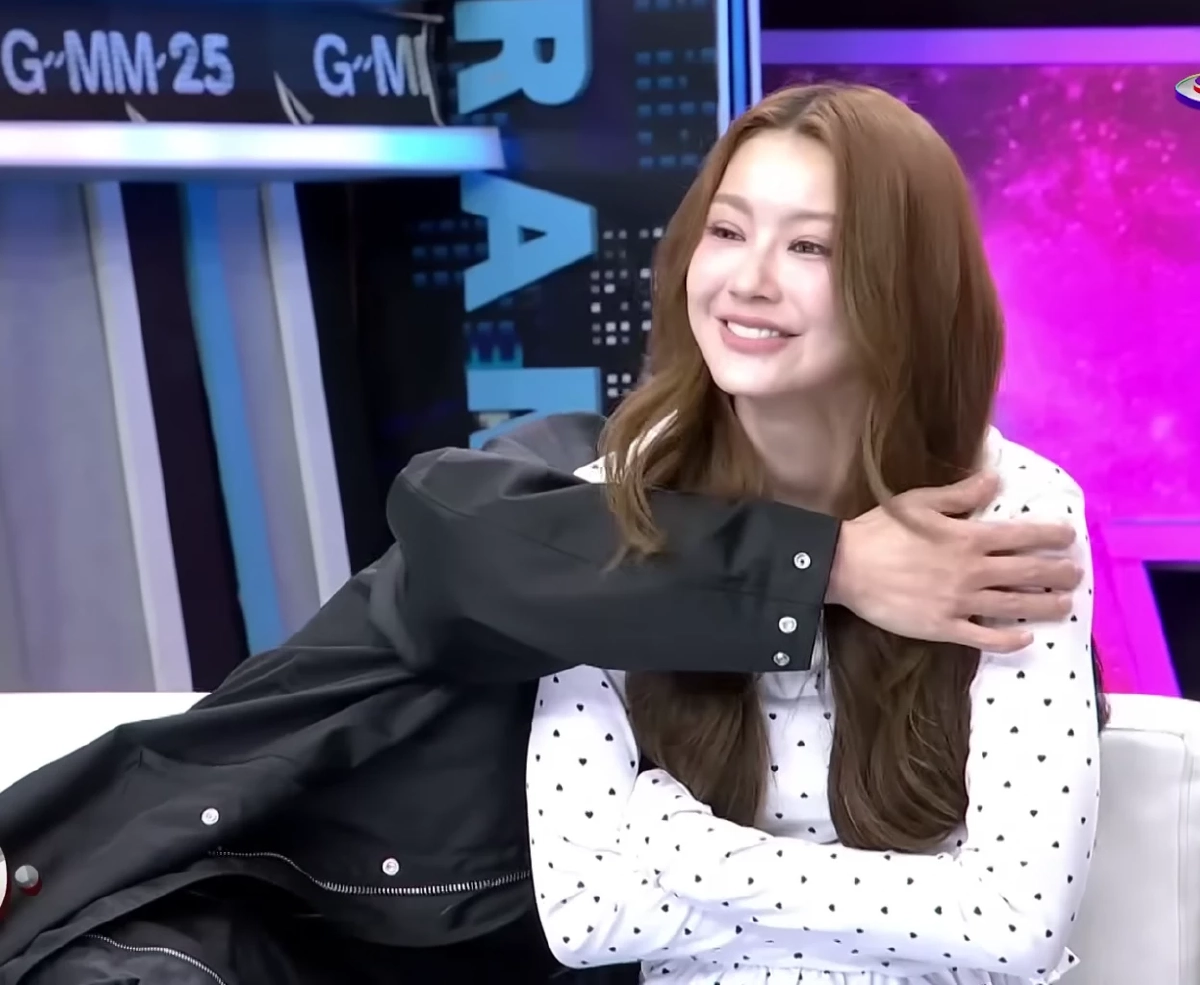 “น้ำตาล” ออกโรงป้อง “มดดำ” หลังอินเตอร์แฟนซัด! ปมคุกคามกลางรายการ