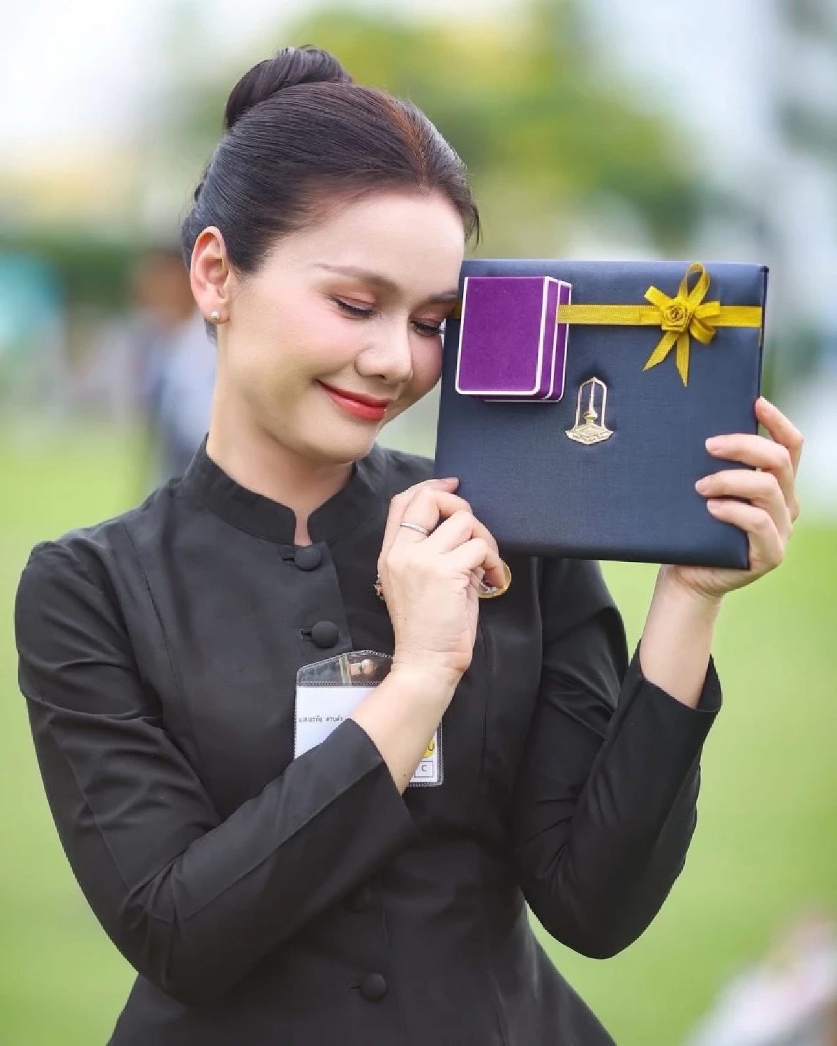 "ต่าย อรทัย" สุดปลาบปลื้ม รับพระราชทานรางวัล "พระธาตุนาดูนทองคำ"