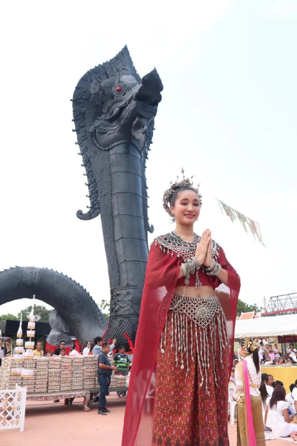 ขนลุก! 'มินดา มีทรัพย์สิน' นำรำบวงสรวง ปู่พญานิลกาฬนาคราช เกิดปาฏิหาริย์?