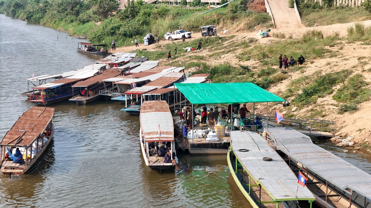 แบกไม่ไหว! เรือข้ามฟาก ตลาดไทยลาว ขอขึ้น 20 เพราะวิกฤตน้ำมัน-น้ำโขงแห้ง