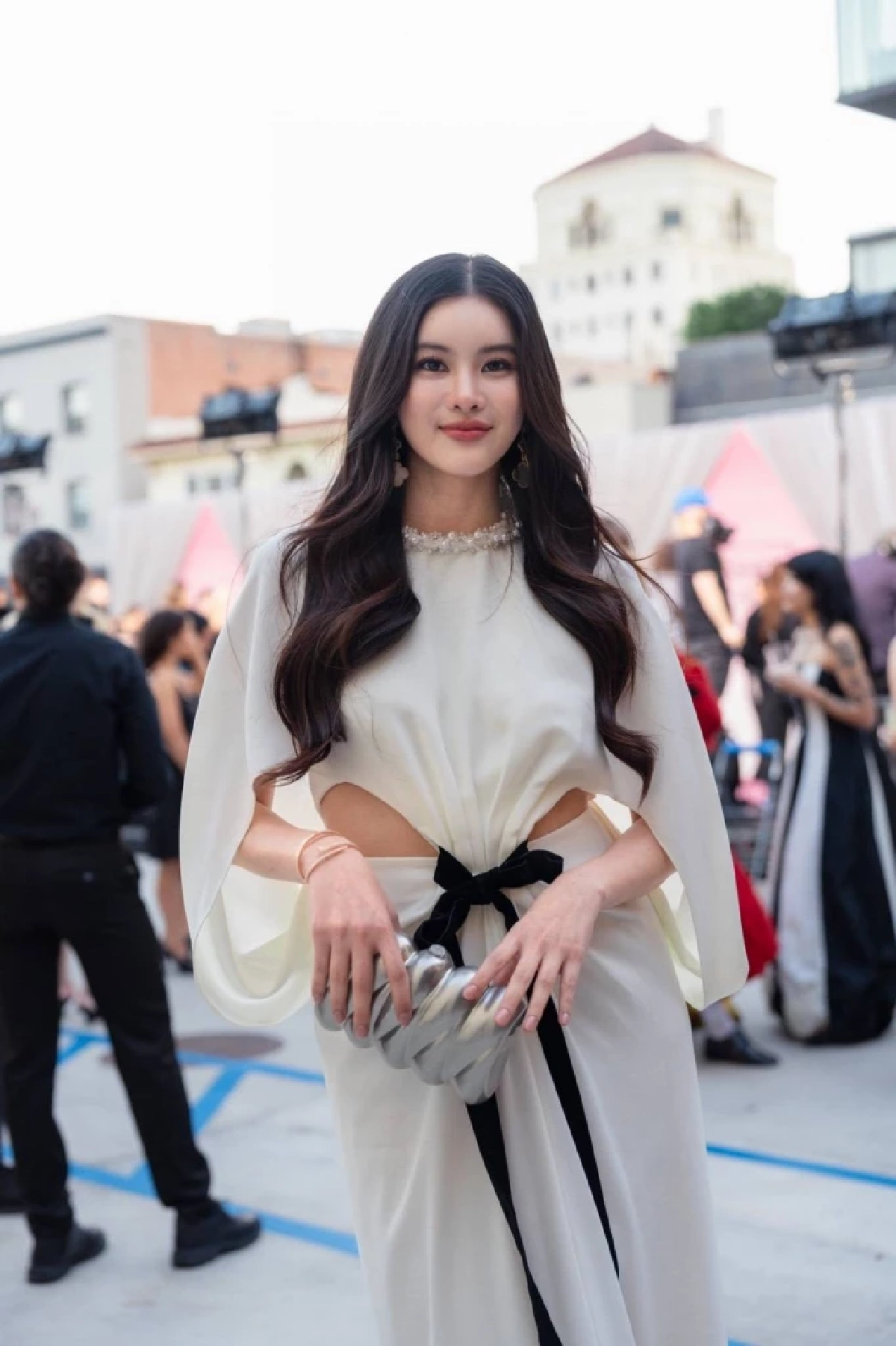 'ออน สมฤทัย' เฉิดฉาย LA ลุคสวยสังหาร สถานะ VVIP ปีที่ 2 สะเทือนวงการแฟชั่น