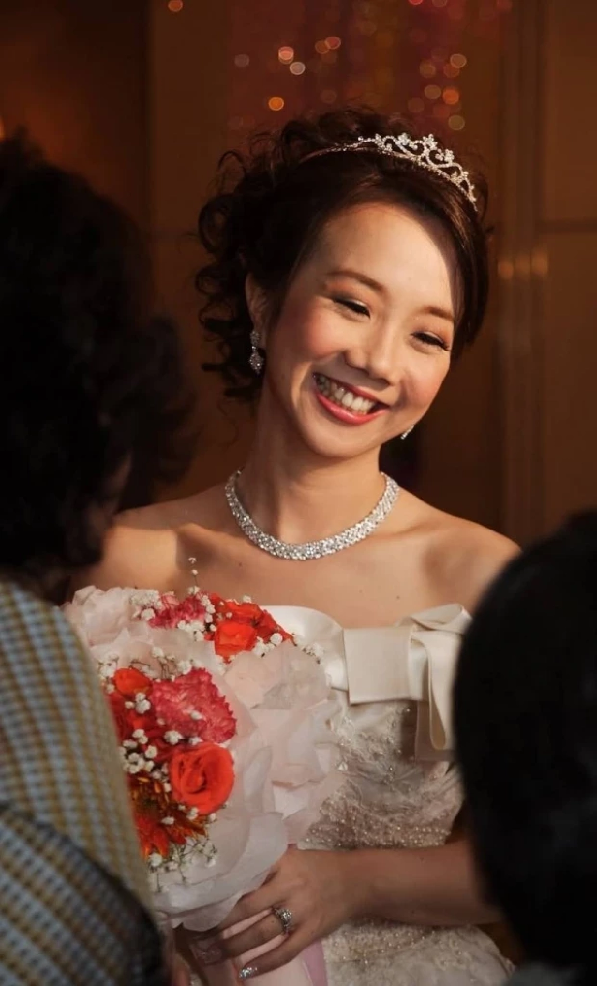 แซวยับ! "เบียร์ ใบหยก" เปิดภาพแต่งงาน "บี สุนทรี" เมื่อ 17 ปีที่แล้ว