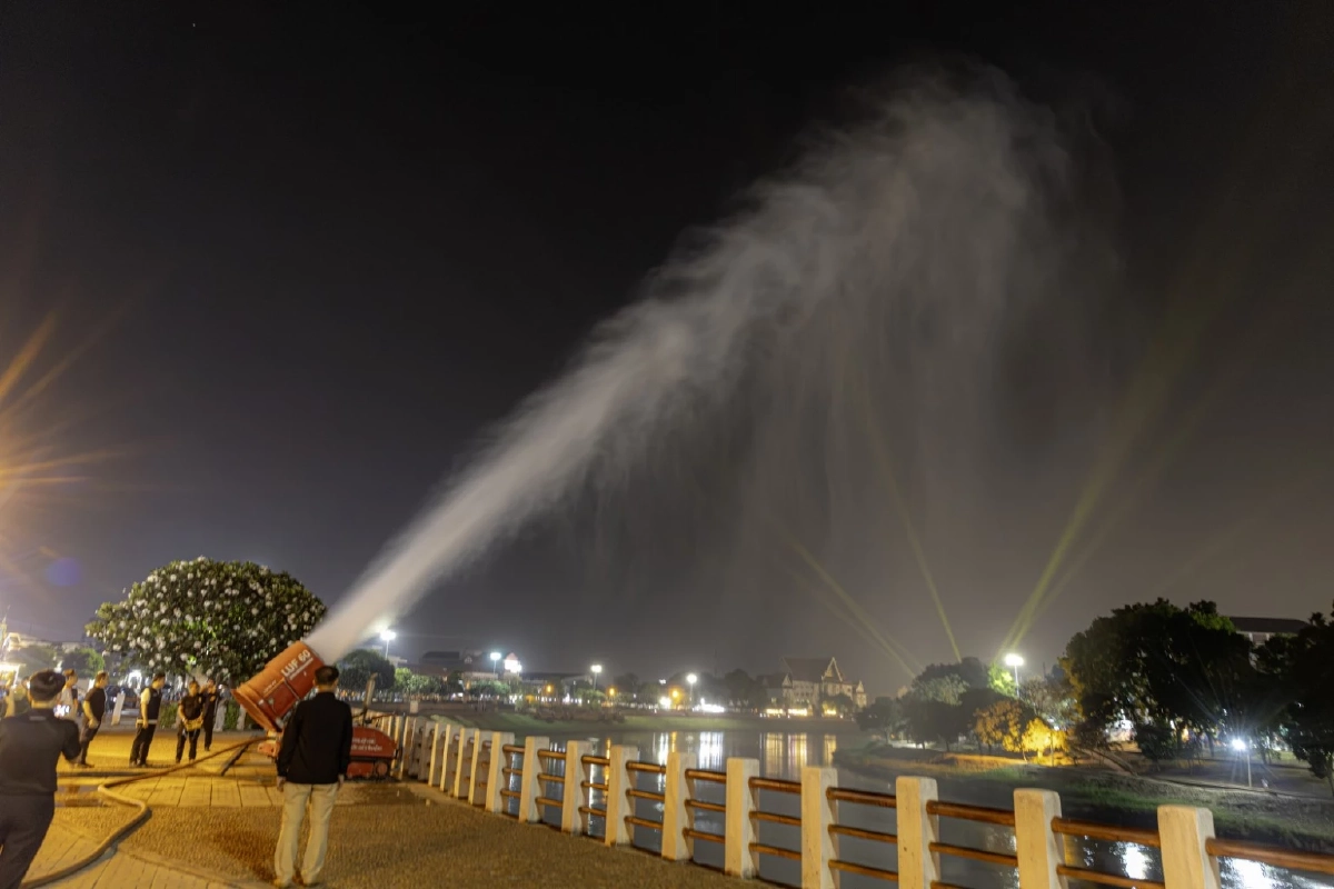 ผู้ว่าฯ พิษณุโลก สั่ง ปภ. ระดมเครื่องพ่นละอองน้ำ ฉีดลดฝุ่น PM 2.5