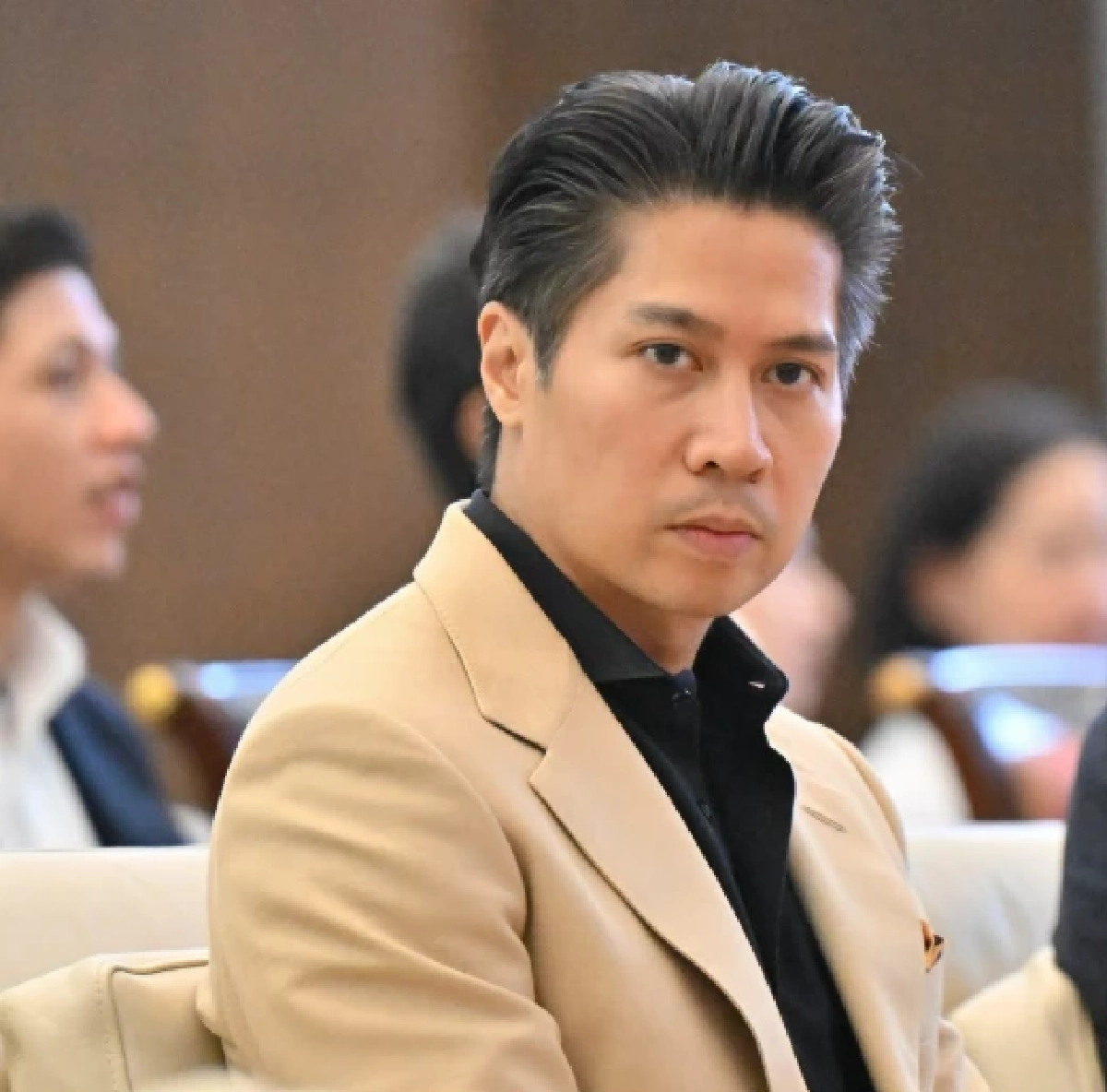 "เต้ ภูริต"  อวดซิกแพกร่างทองขย้ำใจ! รู้จักทายาทรุ่นที่ 4 ตระกูลภิรมย์ภักดี