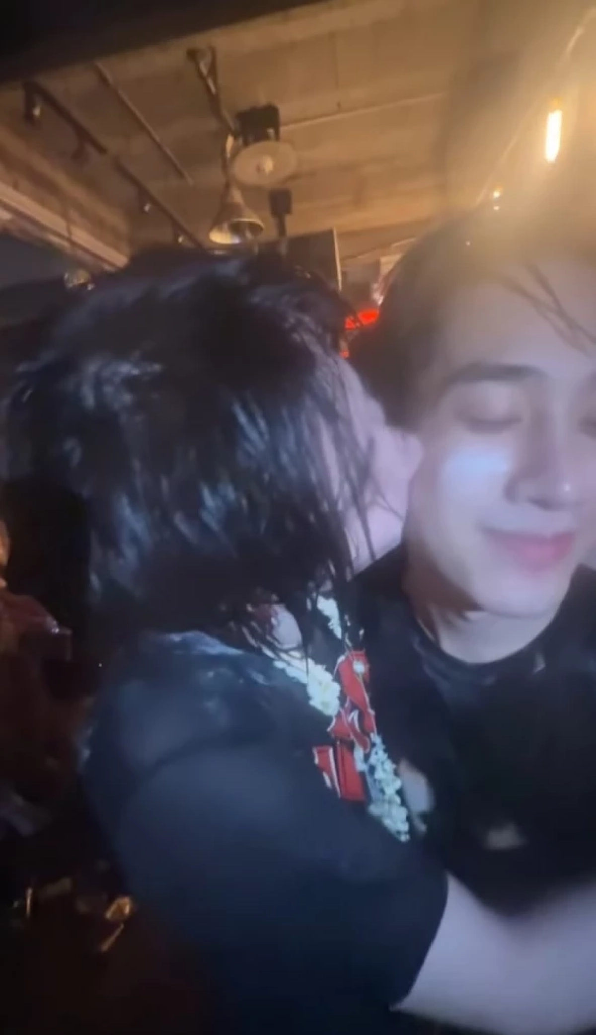 ‘เติ้ล-เฟิร์สวัน’ สาดความหวานรับสงกรานต์ ช็อตจุ๊บทำถึงเกินคุณน้า!