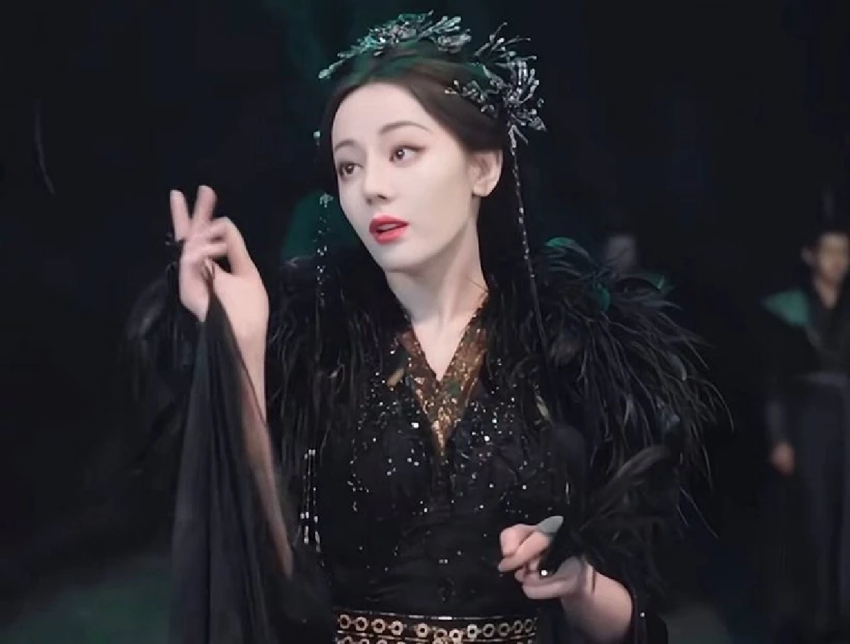 เละ! 'ต้นหอม' วิจารณ์นางเอกจีนหน้าฝรั่ง? FC เดือดโยง'ตี๋ลี่เร่อปา'