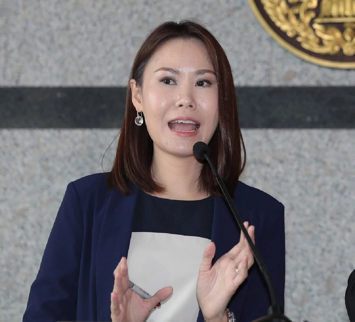 เจาะปูมหลัง "โบว์ ณัฏฐา" โฆษก "ศบก." พร้อมส่องธุรกิจส่วนตัวที่หลายคนไม่เคยรู้