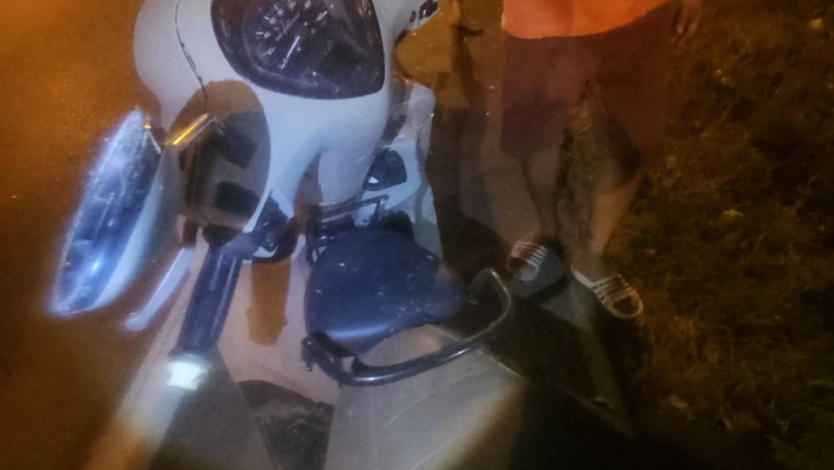 กระบะตีนผี ชนแล้วหนี ทิ้ง จยย.ซ้อน 5 เจ็บระนาว เด็กน้อย 3 รายร่ำไห้ระงม