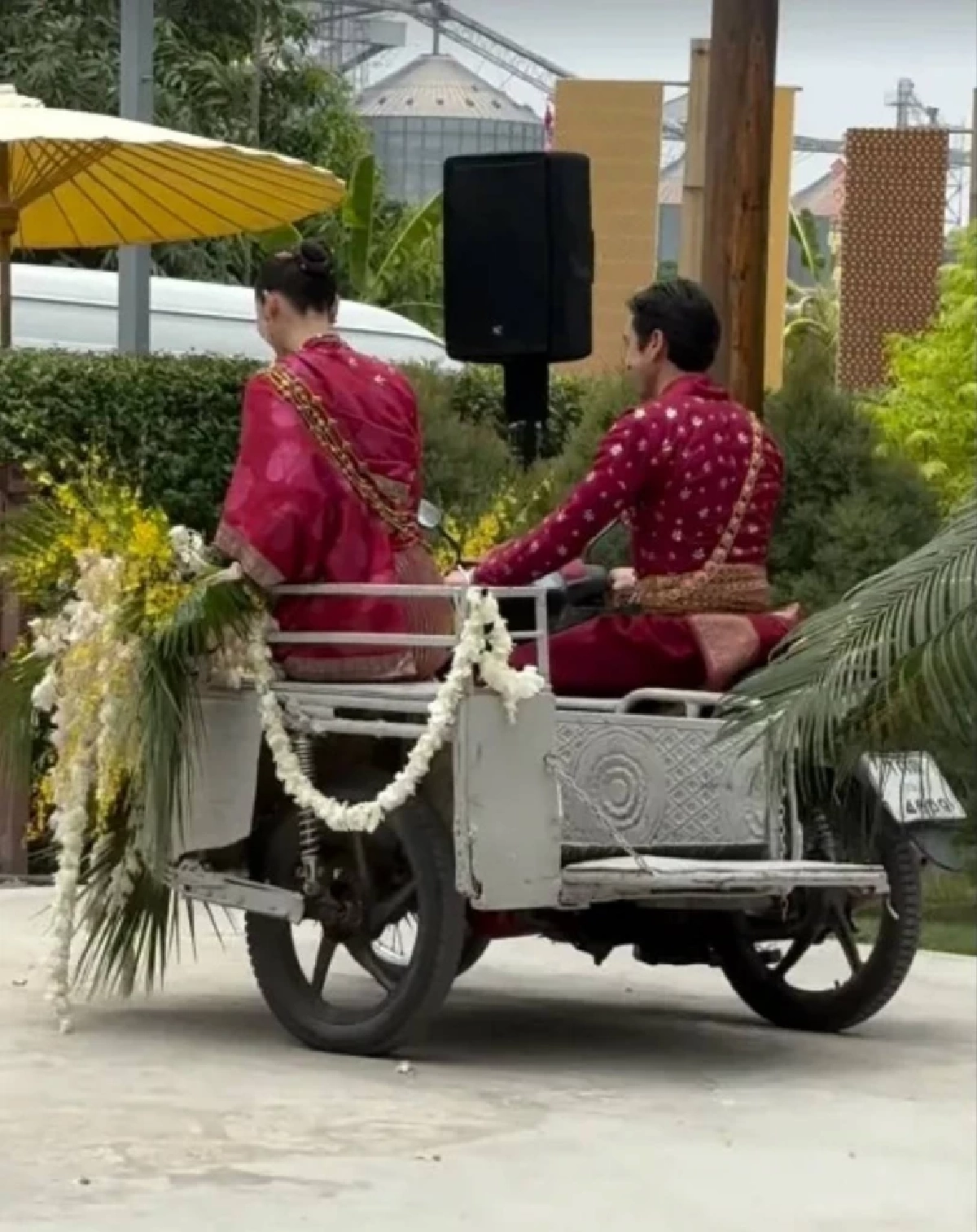 ซูมด่วน! เลขเด็ดทะเบียนรถส่งตัว "ณเดชน์-ญาญ่า" คอหวยแห่จด ลุ้นรวยงวดนี้