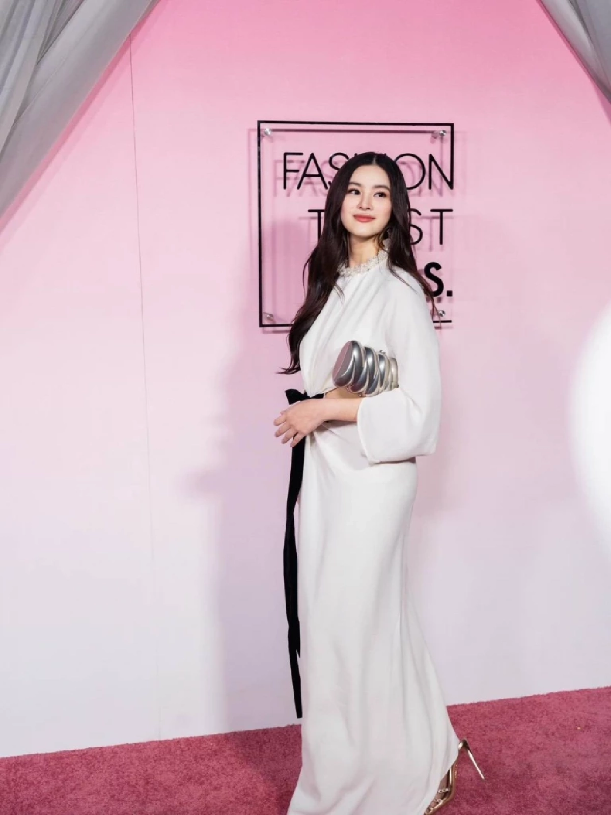 'ออน สมฤทัย' เฉิดฉาย LA ลุคสวยสังหาร สถานะ VVIP ปีที่ 2 สะเทือนวงการแฟชั่น