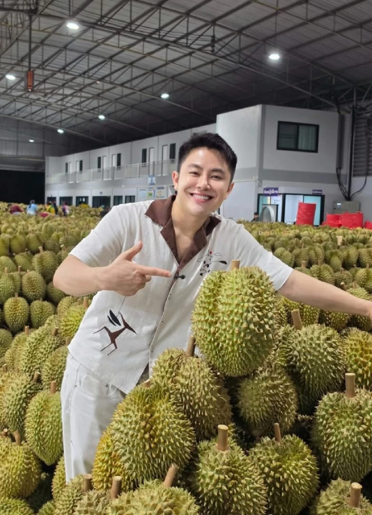 วิจารณ์เพียบ! "วิน วิลเลียม" เหมาทุเรียนเกรดส่งออก เอามาขายหลักสิบบาท