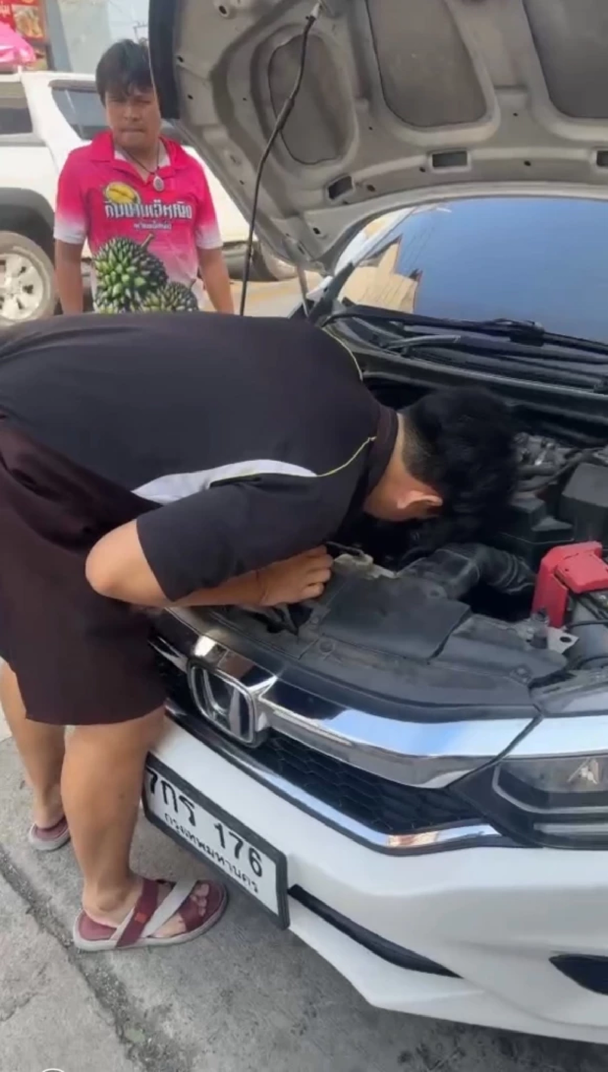เลขทะเบียนรถ "ลูกแมวนำโชค" ติดในห้องเครื่อง "กราฟฟิกสาว" เล่านาทีช่วยชีวิต