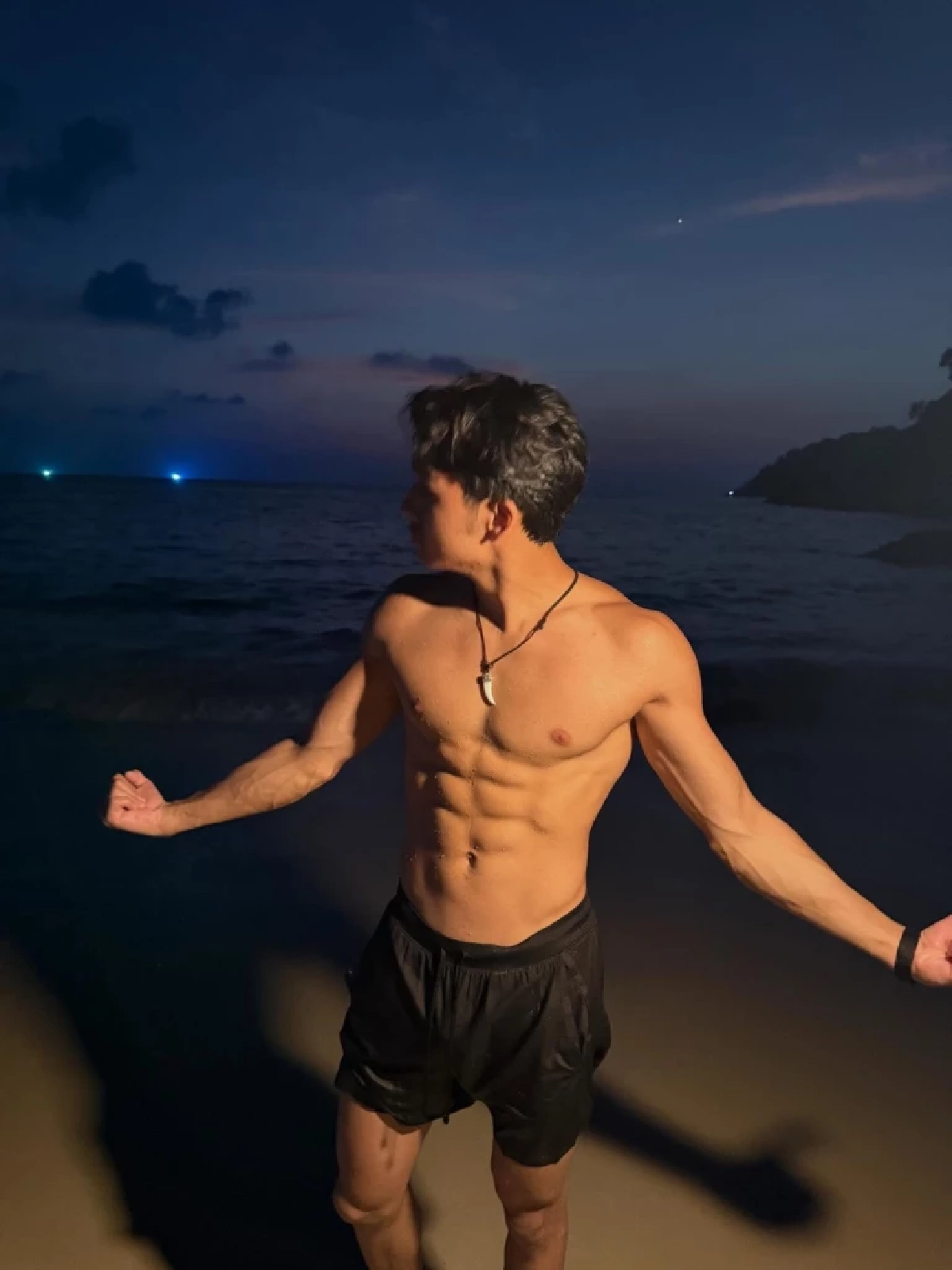 เปิดตัวหรอ? ส่องช็อตเด็ด "ลำไย ไหทองคำ"  ซบไหล่! หนุ่มหล่อต่างชาติงานดีเกรดเอ