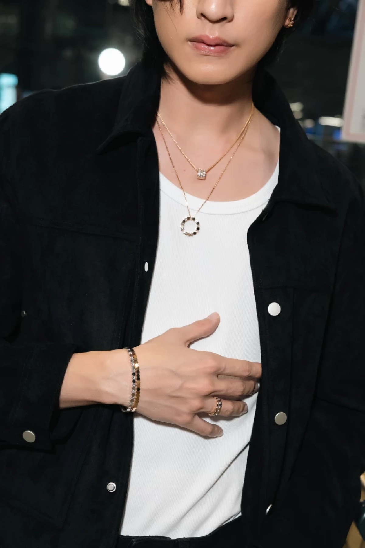 ฮอตทะลุปารีส! 'กลัฟ คณาวุฒิ' ออร่าแรง Airport Look เรียบหรู