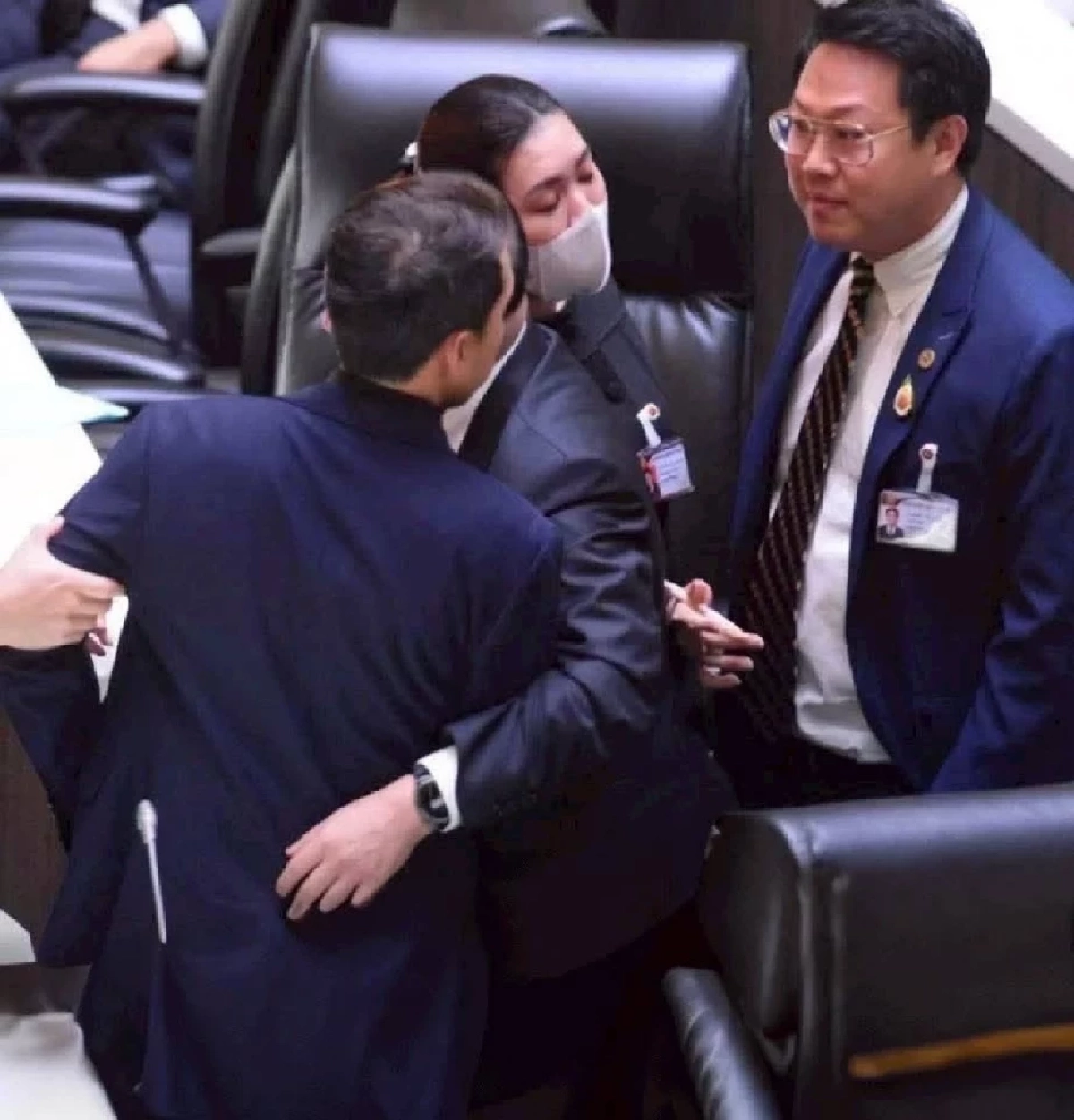 รู้จัก "คริส โปตระนันทน์" สส.พรรคเศรษฐกิจ หวิดวางมวย "ปกรณ์วุฒิ"