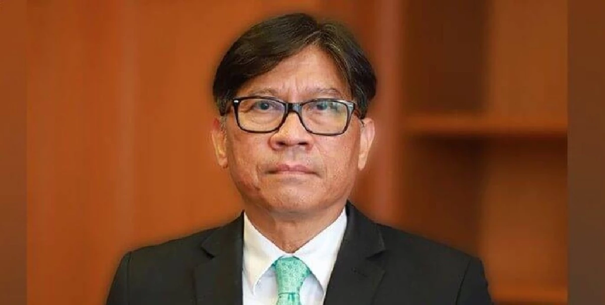 นายฉัตรชัย ไทรโชต 