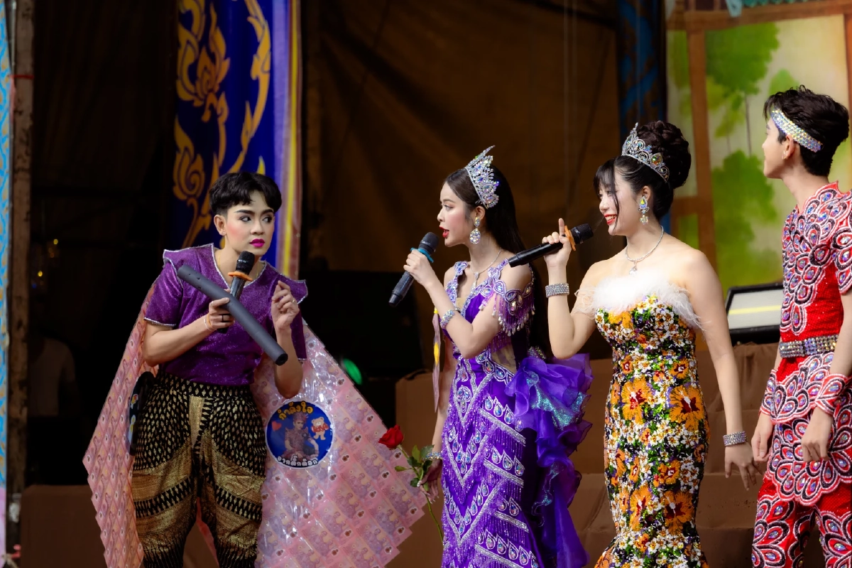 ตอกย้ำ 'แบงค์ ศรราม - โมบาย พิมรภัส' เสิร์ฟโมเมนต์หวาน คู่จิ้นลิเกแห่งปี