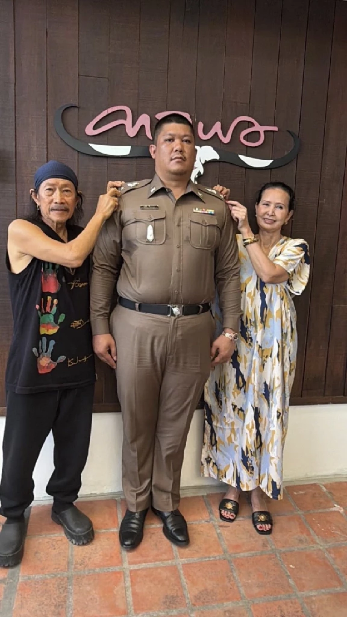 ประวัติ ว่าที่ พ.ต.ท. "โซโล วรมัน โอภากุล" ลูกชาย "แอ๊ด คาราบาว"