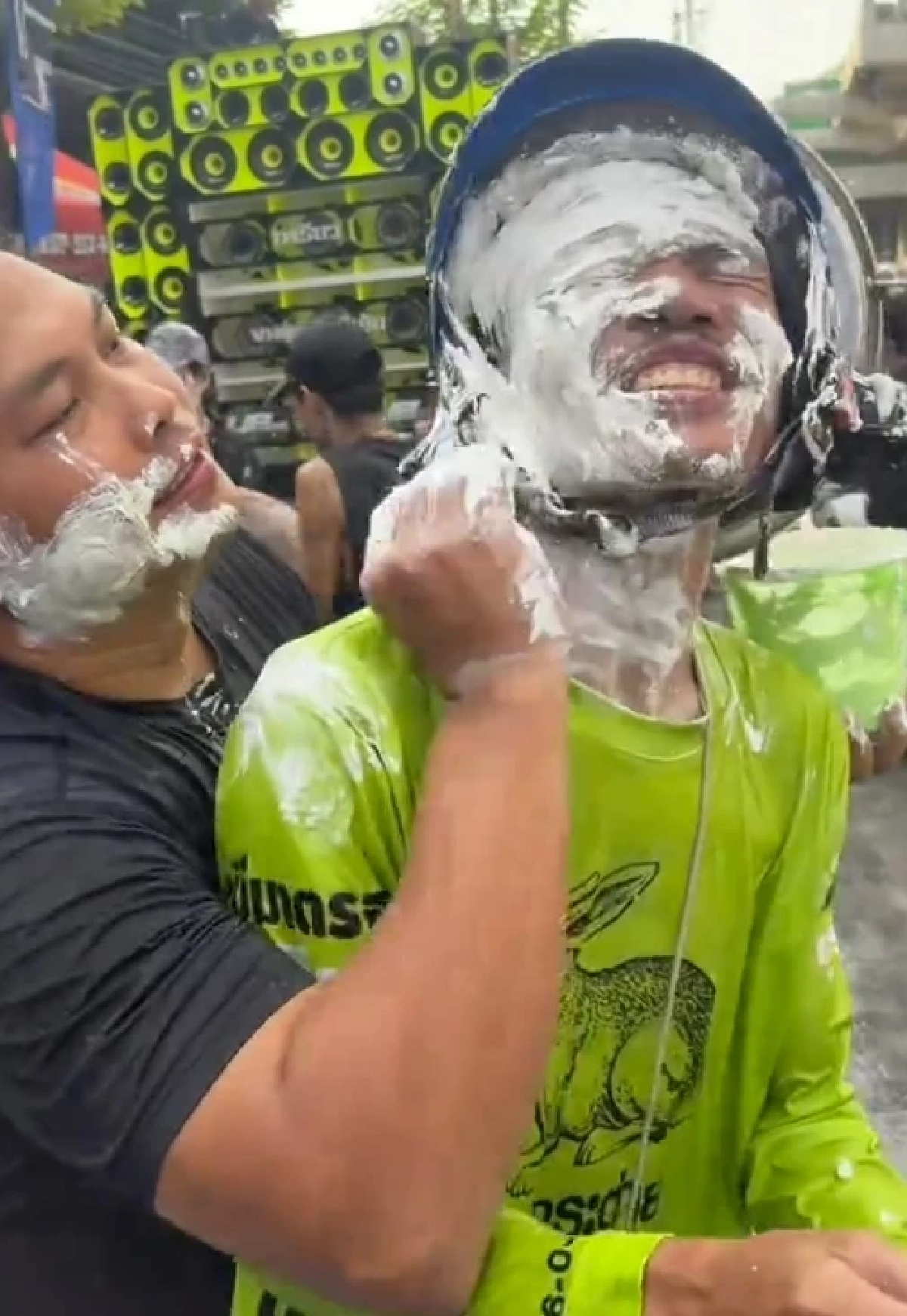 จ่อเรียกสอบ! "เบิร์ด วันว่างว่าง" หลังเหยื่อ โดนกาวยาแนวป้ายหน้า โผล่แฉ