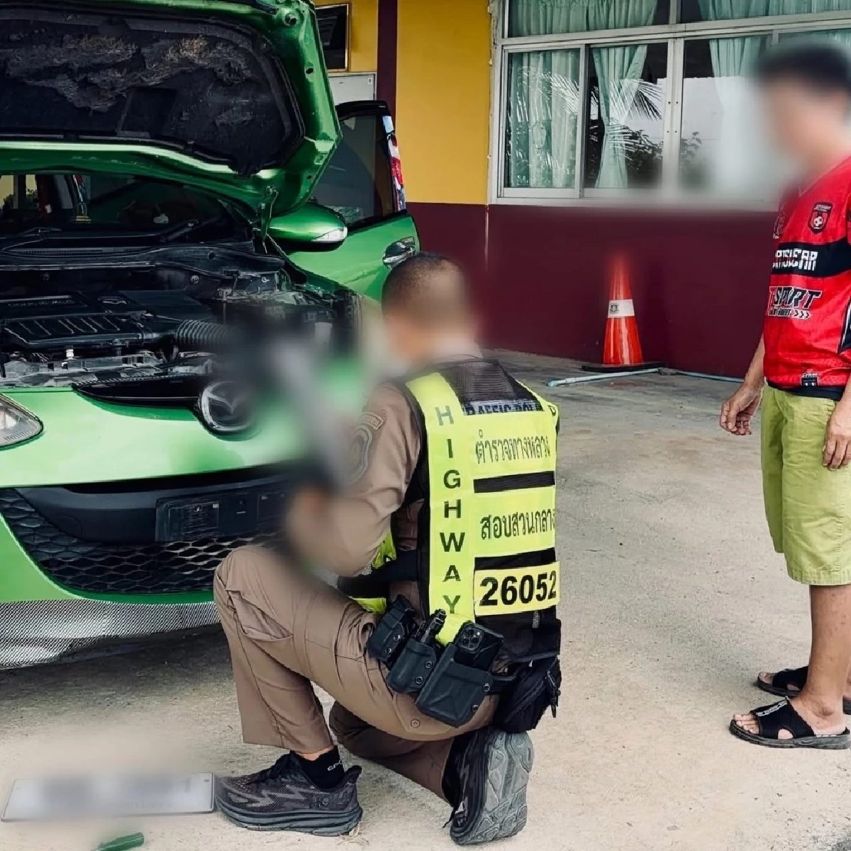 โป๊ะแตกทั้งคัน! ตร.สกัดจับ ตรวจพบรถปลอมทะเบียน-เล่ม-ป้ายภาษี