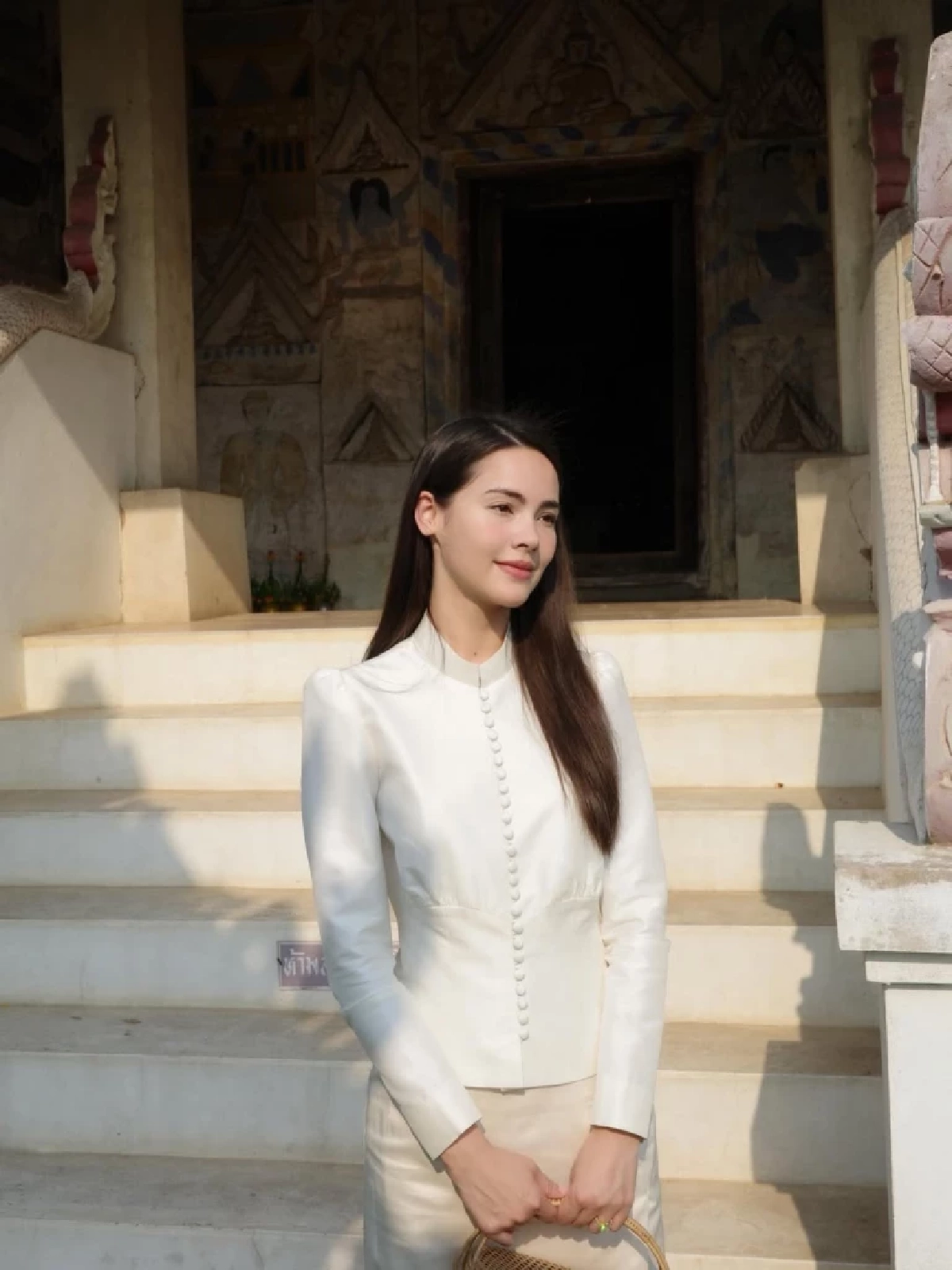 'ณเดชน์ - ญาญ่า' ควงคู่เข้าวัดนุ่งชุดไทย เตรียมวิวาห์อีสานสุดอบอุ่น 17 เม.ย. นี้