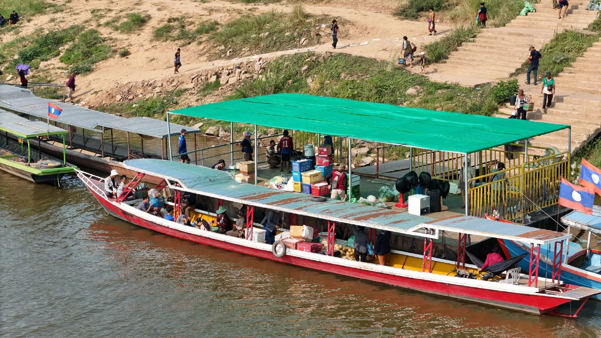 แบกไม่ไหว! เรือข้ามฟาก ตลาดไทยลาว ขอขึ้น 20 เพราะวิกฤตน้ำมัน-น้ำโขงแห้ง