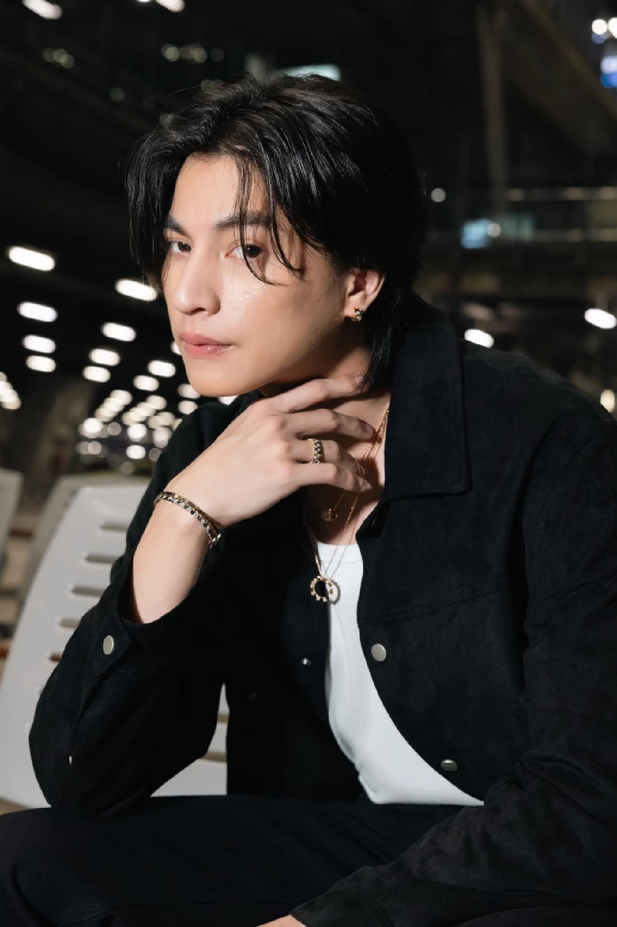 ฮอตทะลุปารีส! 'กลัฟ คณาวุฒิ' ออร่าแรง Airport Look เรียบหรู