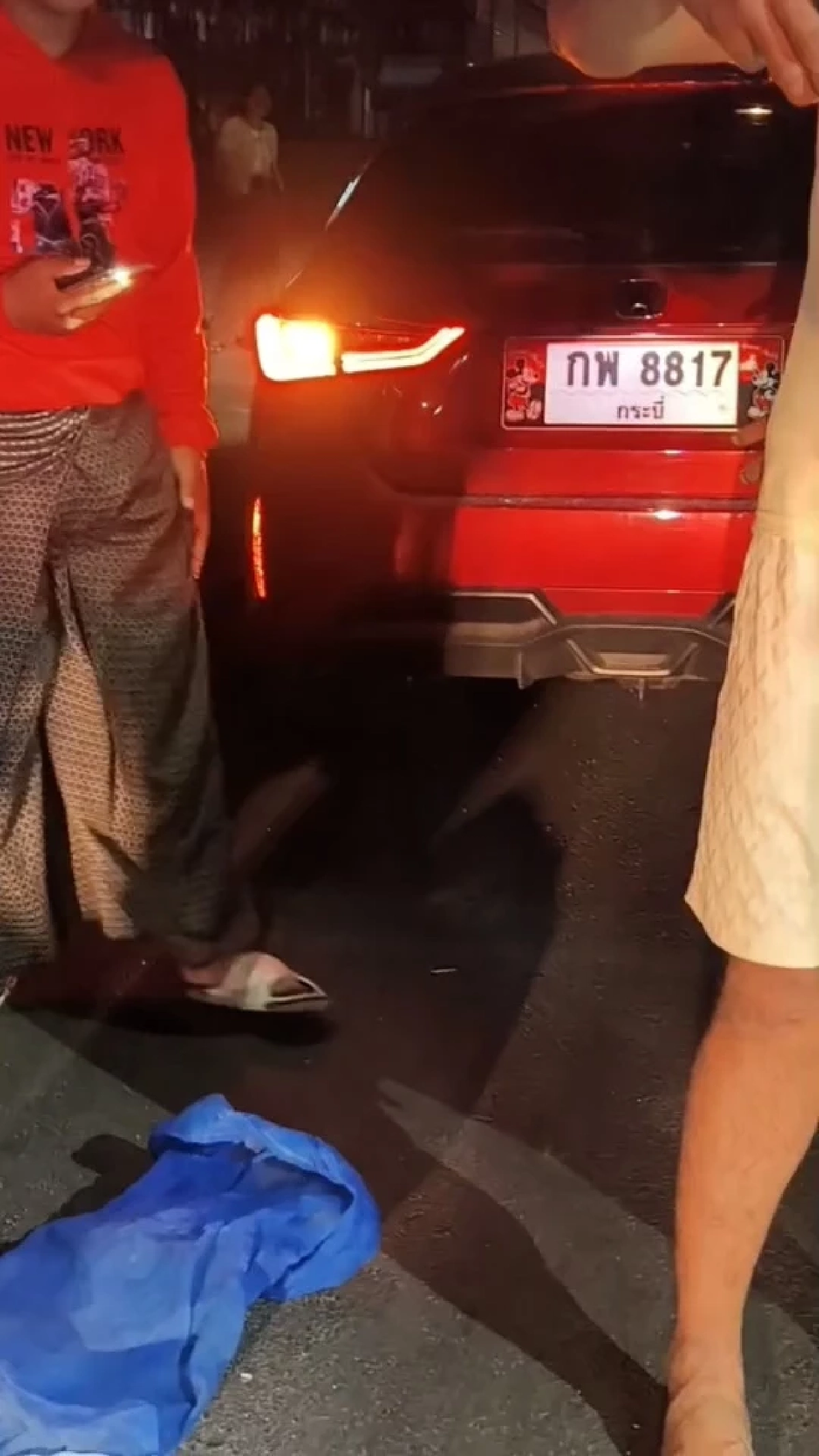 เลขเด็ด เลขทะเบียนรถ "งูเหลือมยักษ์" เข้าใต้ท้องรถ สาวตกใจ! จนเข่าอ่อน